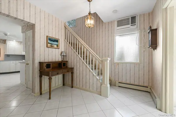 17 Cypress AVE, Port Washington, NY 11050