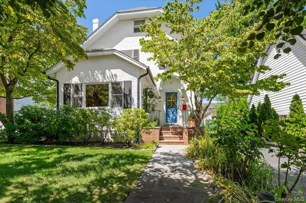 17 Cypress AVE, Port Washington, NY 11050