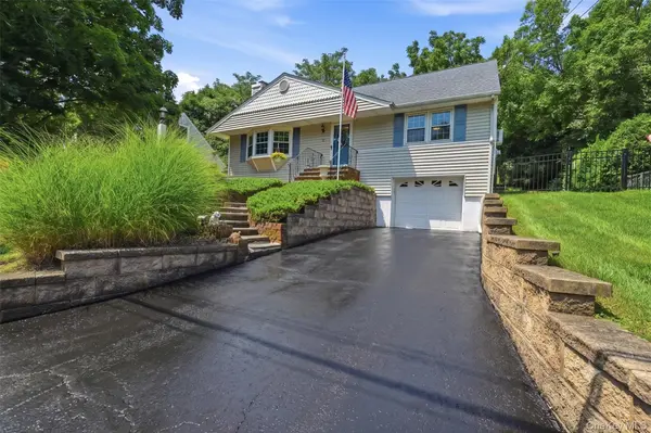 15 Gaines PL, Huntington, NY 11743