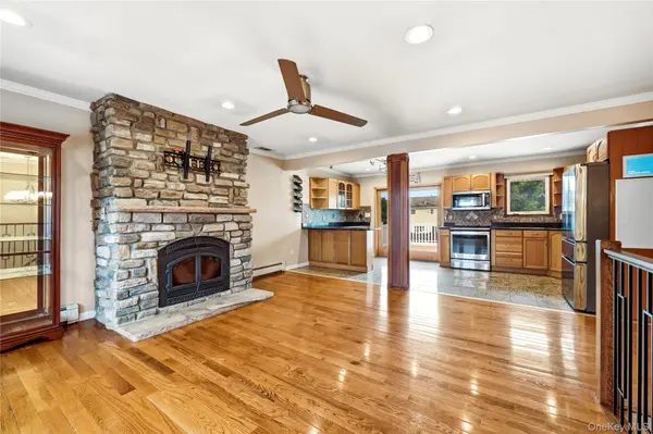 235 Eastwood AVE, Deer Park, NY 11729