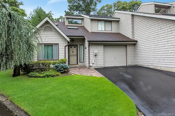 11 Rose CT, East Islip, NY 11730