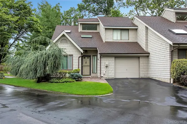 11 Rose CT, East Islip, NY 11730