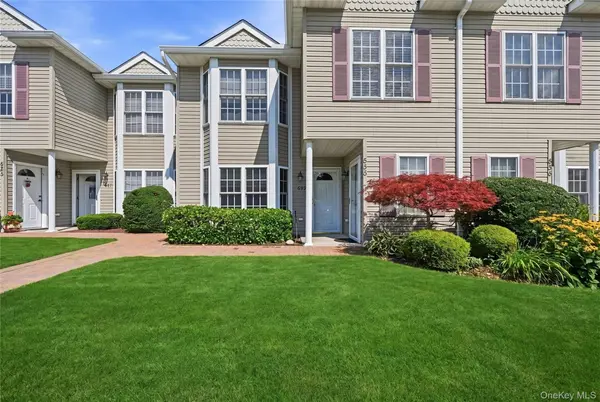 859 Verona DR, Melville, NY 11747