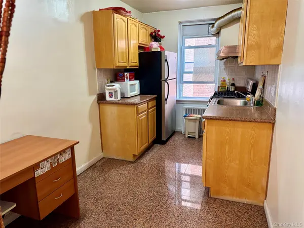 43-36 Robinson ST #3L, Flushing, NY 11355