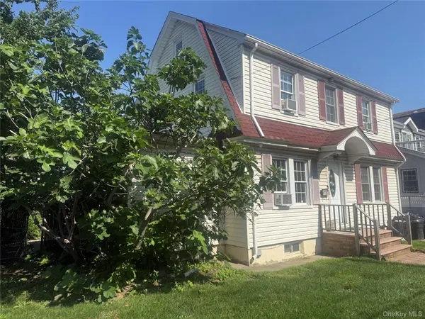 8474 Homelawn ST, Jamaica, NY 11432