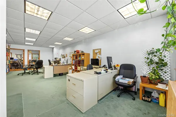 42-18 235 ST, Douglaston, NY 11363