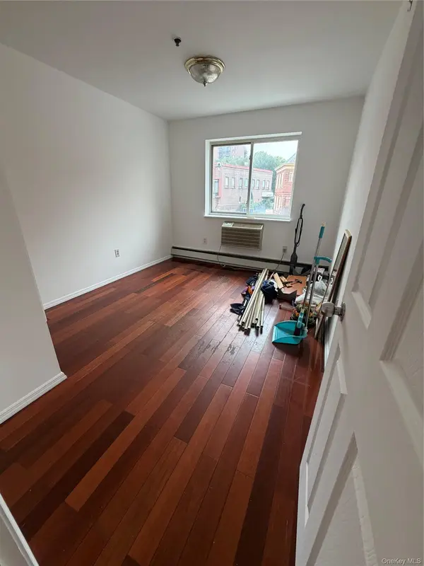 3451 Leavitt ST #3B, Flushing, NY 11354
