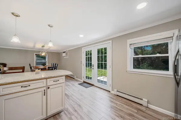 150 Serpentine LN, Islandia, NY 11749