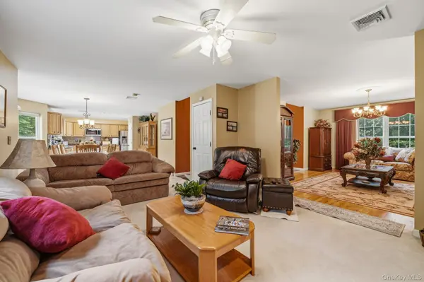 17 Terry RD, Monroe, NY 10950
