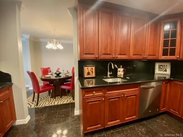 12 Adams WAY #12, Sayville, NY 11782