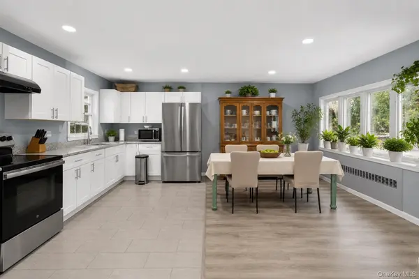 25 Putnam AVE, West Babylon, NY 11704
