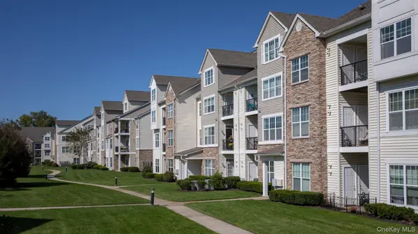 1 Charles Pond DR #8-817, Coram, NY 11727
