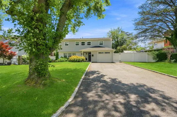14 Elder DR, Commack, NY 11725