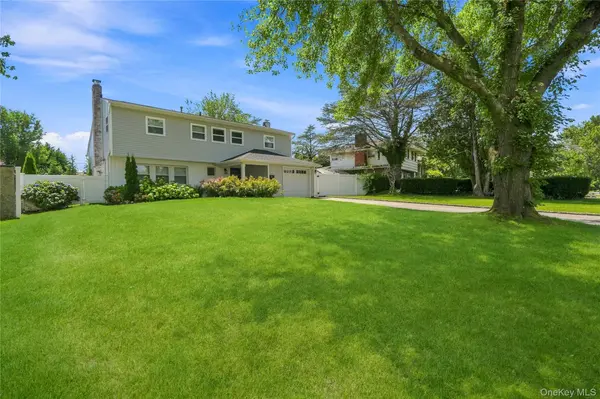 14 Elder DR, Commack, NY 11725