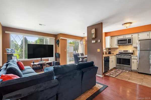 110 Vogel LOOP, Staten Island, NY 10314