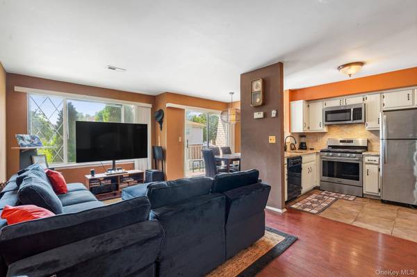110 Vogel LOOP, Staten Island, NY 10314