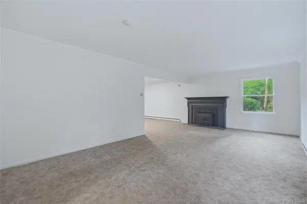 2320 Glasco TPKE, Woodstock, NY 12498