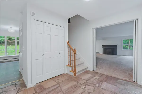 2320 Glasco TPKE, Woodstock, NY 12498