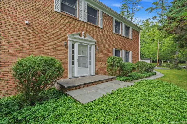 2320 Glasco TPKE, Woodstock, NY 12498