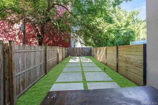 221 Howard AVE #1R, Brooklyn, NY 11233