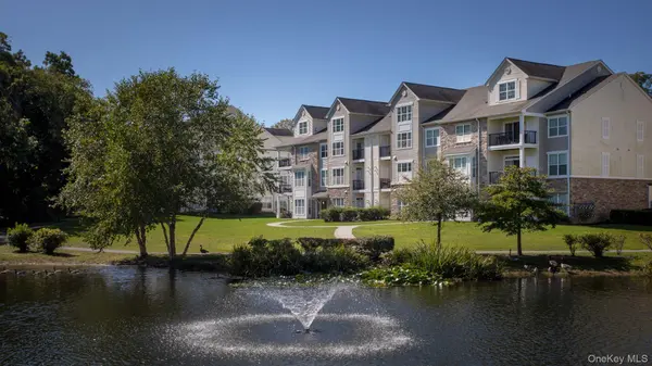 1 Charles Pond DR #1-124, Coram, NY 11727