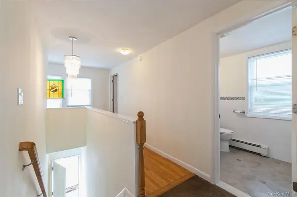 11 Deauville Pkwy, Lindenhurst, NY 11757