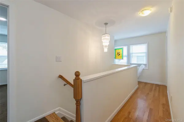 11 Deauville Pkwy, Lindenhurst, NY 11757