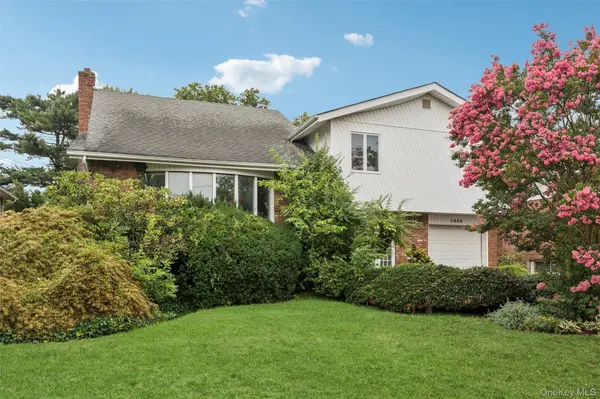 1939 Leonard LN, Merrick, NY 11566