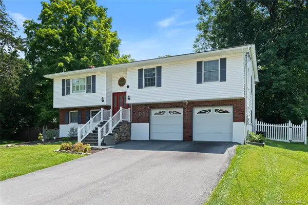 5 Colette DR, Poughkeepsie, NY 12601