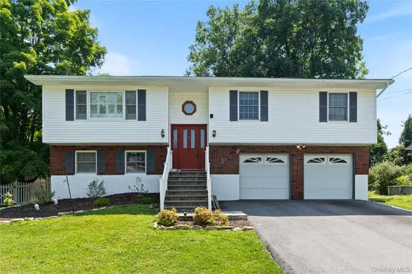 5 Colette DR, Poughkeepsie, NY 12601