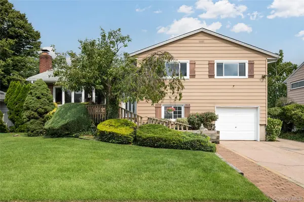 10 Primrose AVE, Hicksville, NY 11801