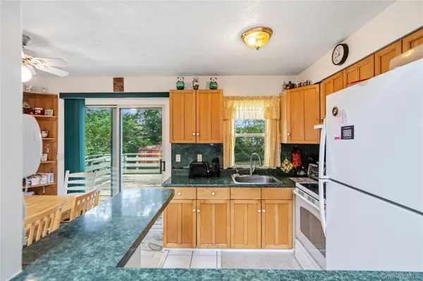 30 Anderson AVE, North Babylon, NY 11703