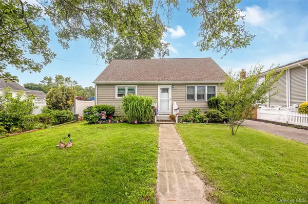 413 S 8th ST, Lindenhurst, NY 11757