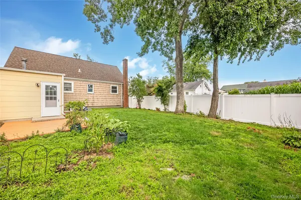413 S 8th ST, Lindenhurst, NY 11757