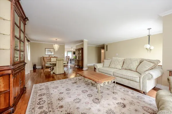 718 Arbuckle AVE, Woodmere, NY 11598