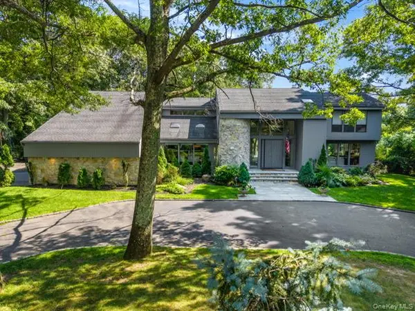 6 Fox Hunt CT, Huntington, NY 11743