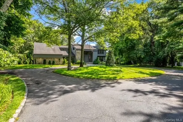 6 Fox Hunt CT, Huntington, NY 11743