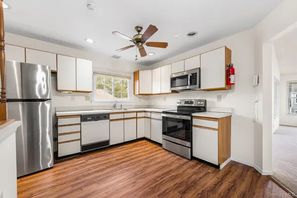 11D Rothwell DR, Call Listing Agent, NJ 08831