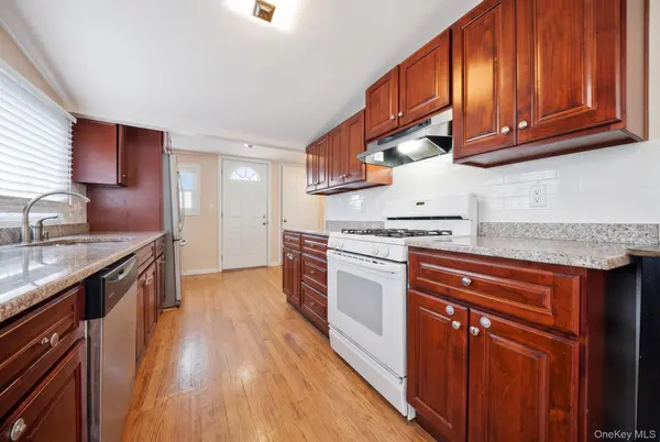 162 Baisley AVE, East Rockaway, NY 11518