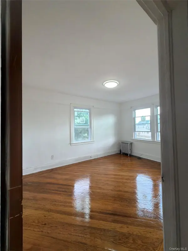 18640 Murdock AVE #2nd Floor, Saint Albans, NY 11412