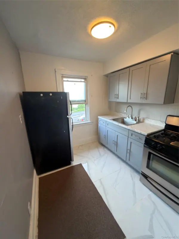 18640 Murdock AVE #2nd Floor, Saint Albans, NY 11412