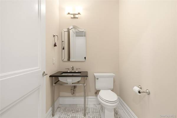 6000 Royal CT #6204, North Hills, NY 11040