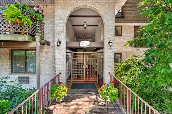 23 Kemeys AVE #6, Briarcliff Manor, NY 10510