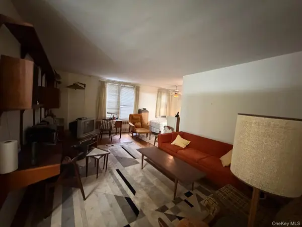 78-40 164th St #2M, Fresh Meadows, NY 11366