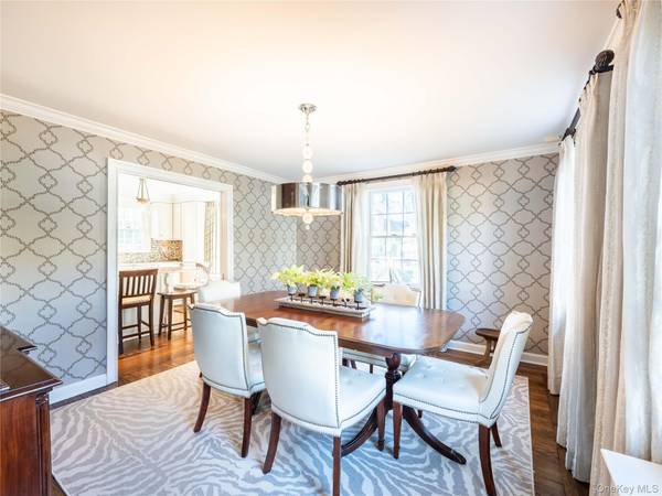 99 Thayer RD, Manhasset, NY 11030