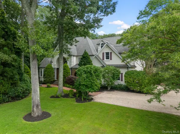 12 Mondavi LN, East Setauket, NY 11733