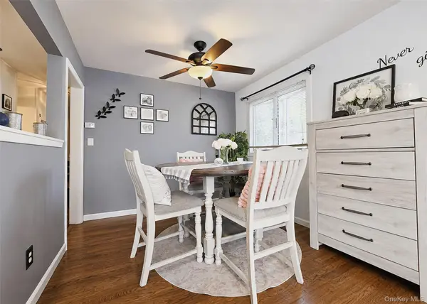 11 Farragut AVE, Lindenhurst, NY 11757