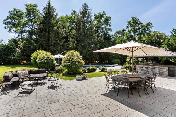 705 Gus DR, East Marion, NY 11939