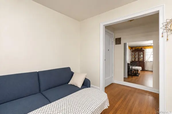 42-02 Layton ST #202, Elmhurst, NY 11373