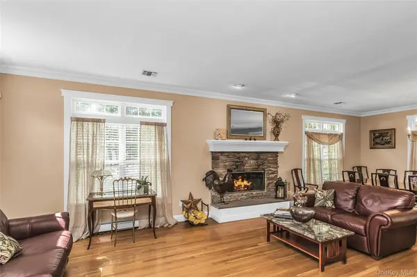 1025 Seawood DR, Southold, NY 11971